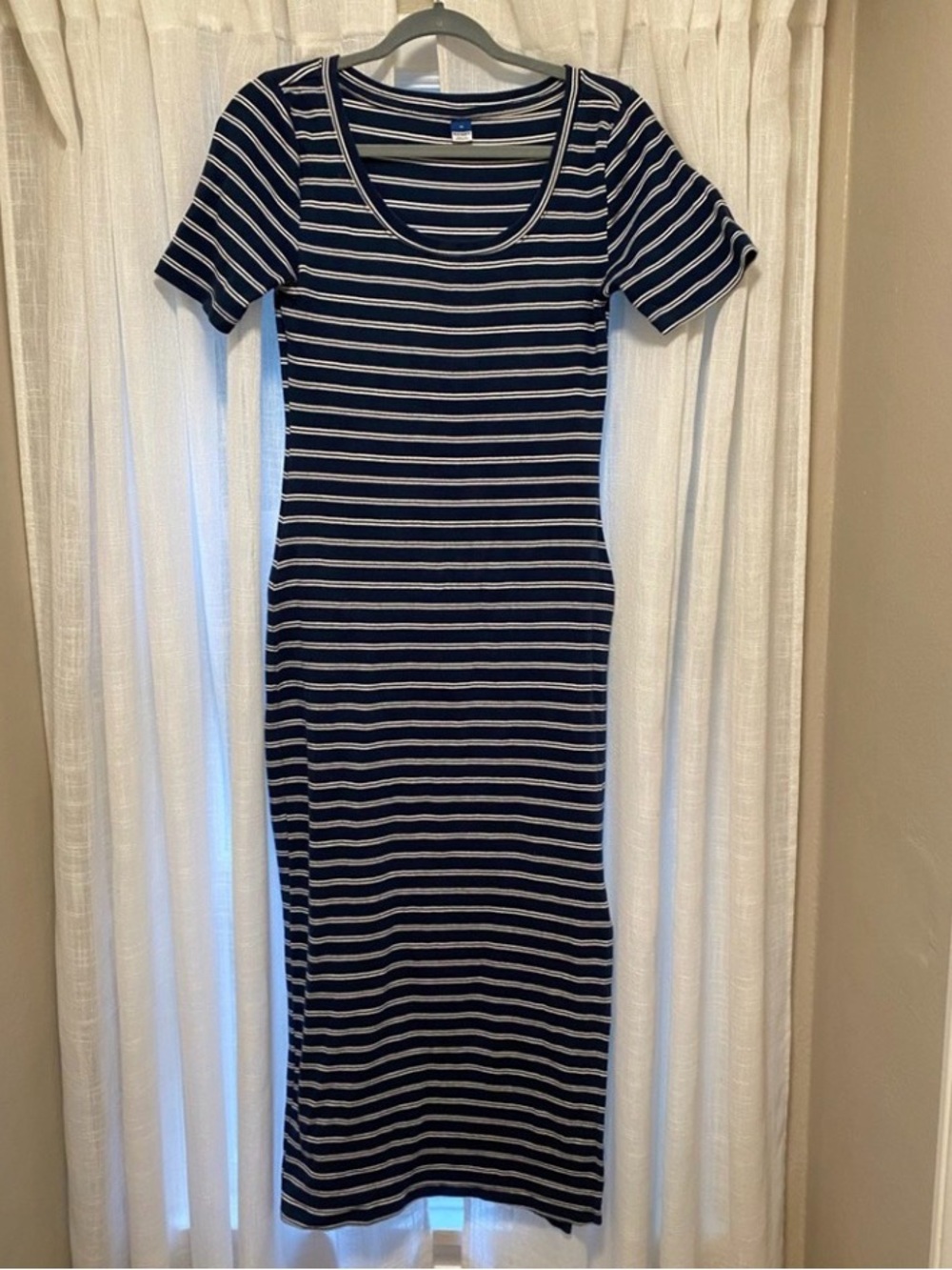 Old Navy Navy and White Striped Scoop-Neck Maxi Dress
Size Large